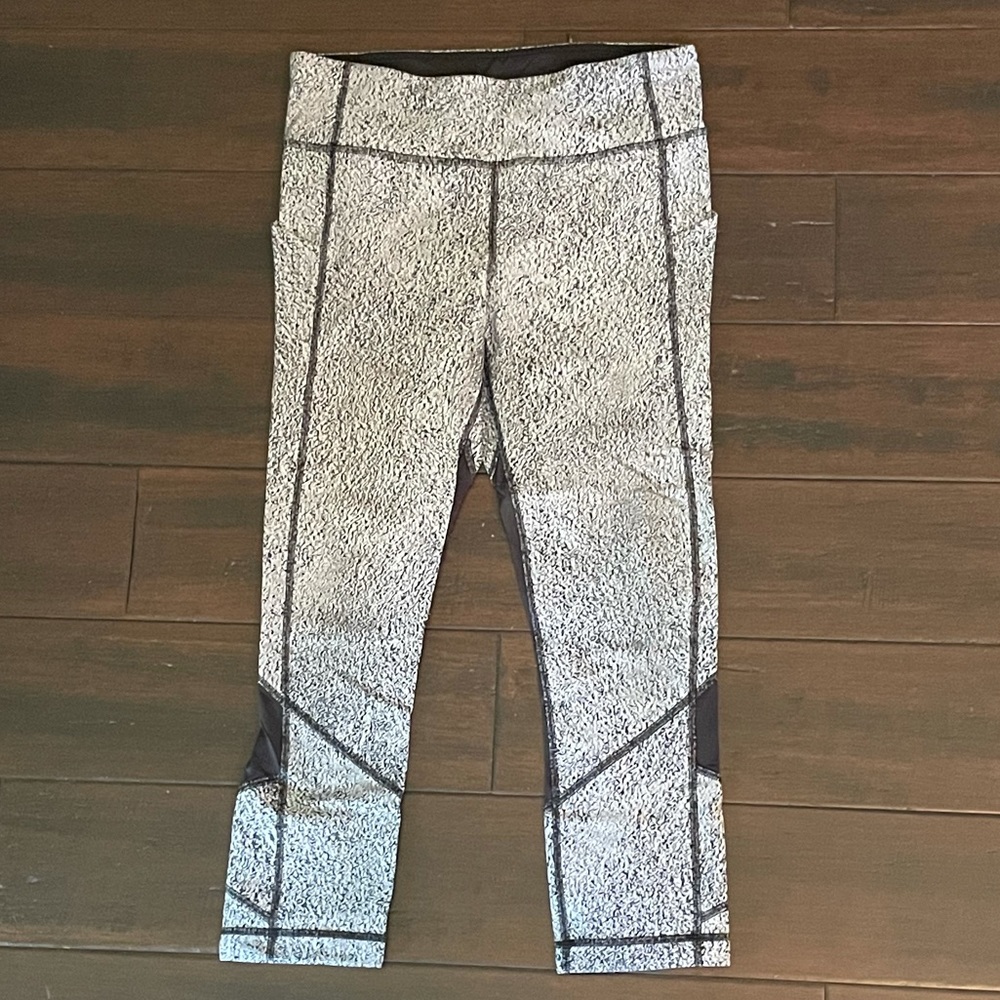 Lululemon Inspire crop tights, size 6